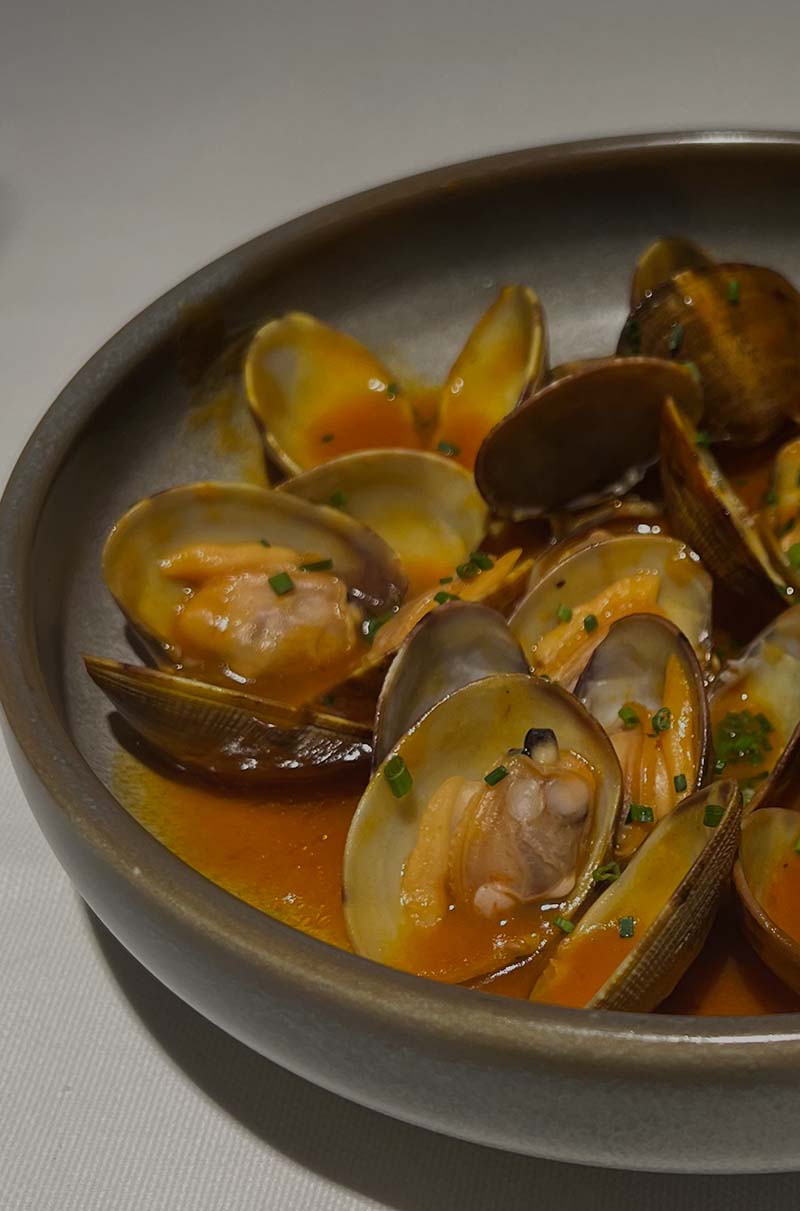 Almejas a la marinera en El Corral de la Abuela