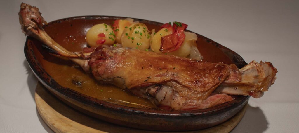 Paletilla de cordero asada en El Corral de la Abuela
